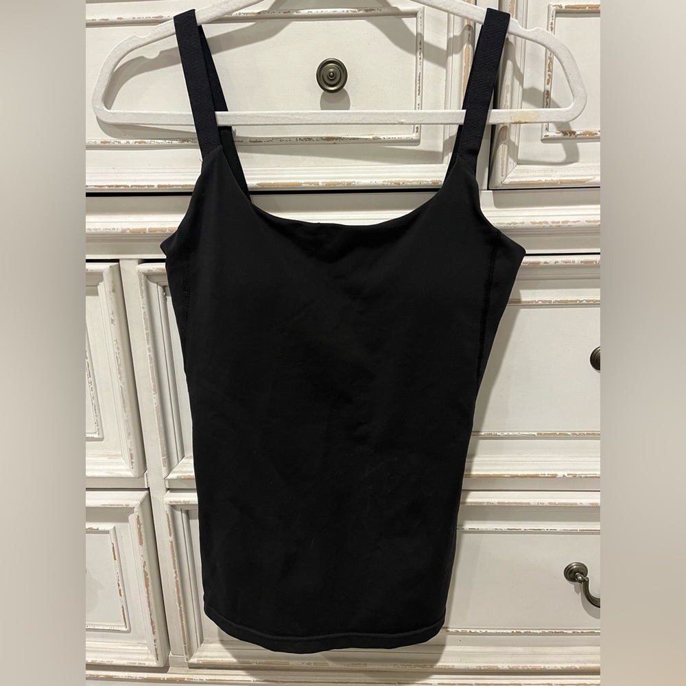 Black lululemon tank top size 4